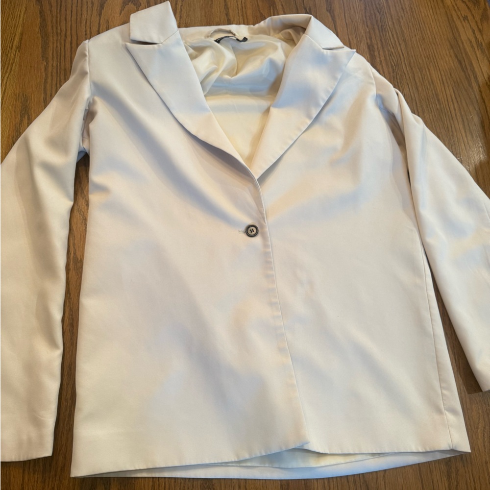 PrettyLittleThing Cream Satin Blazer